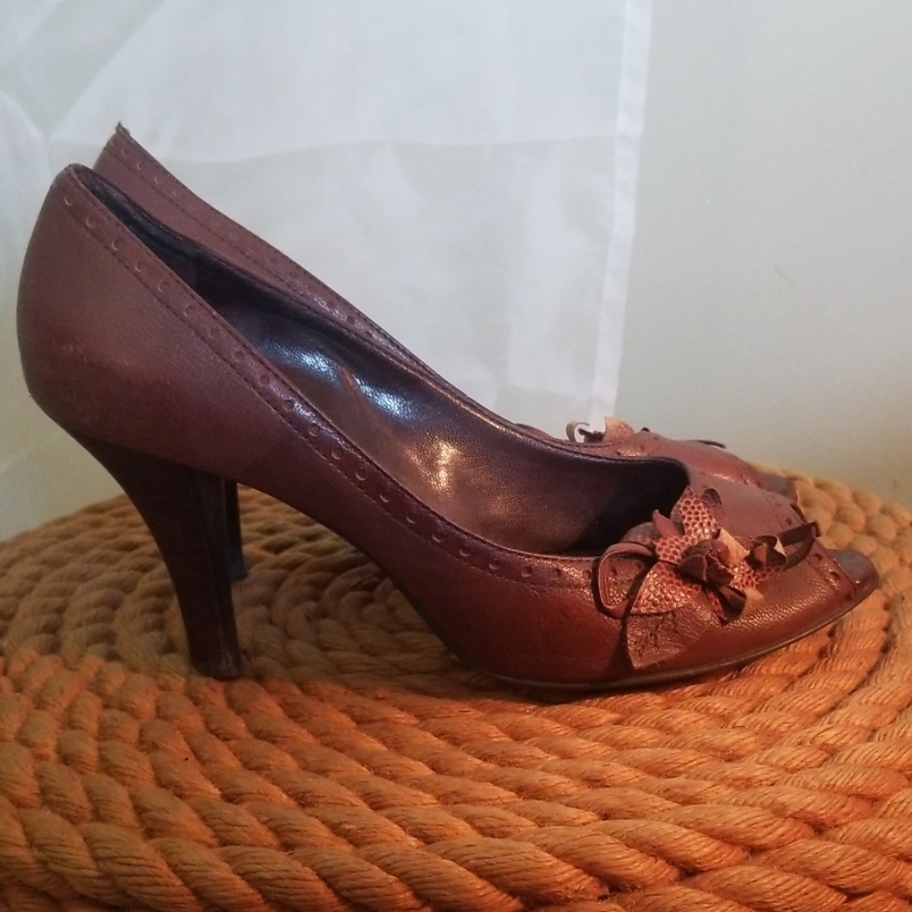 Brown Heel